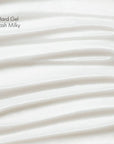 Selvutjevnende Hard Gel Flash i delikat milky farge.