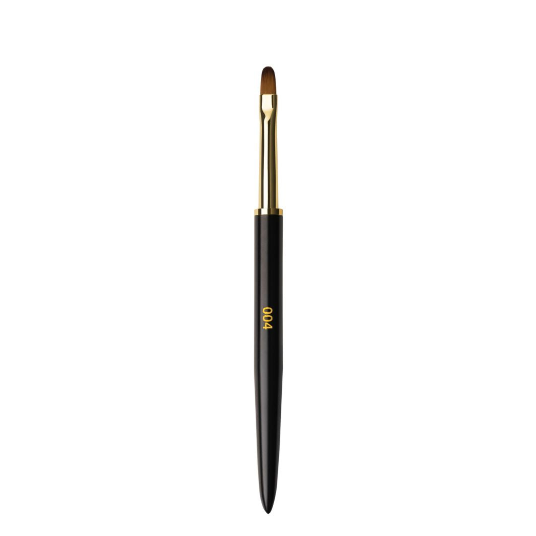 Fleksibel og nøyaktig neglekunst med F.O.X Oval-Shaped Brush, optimal for grunninger og toppstrøk.