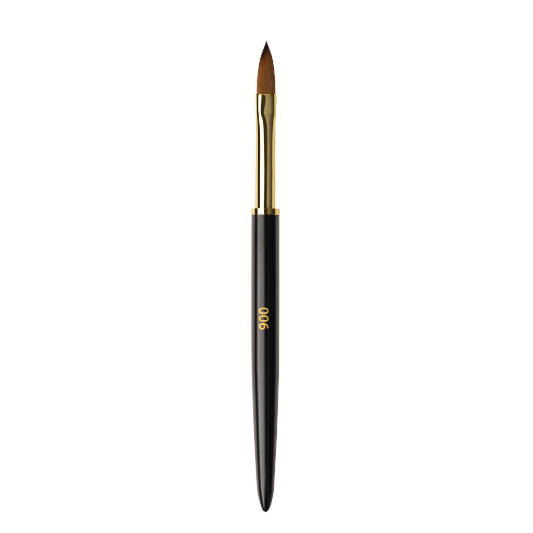 Effektiv negledesign med minimal filing nødvendig, takket være F.O.X Long Oval Brush sin presise påføring.