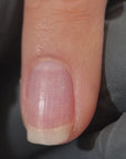 Med F.O.X Cuticle Remover Tech Urea kan du si farvel til tørre og harde neglebånd.