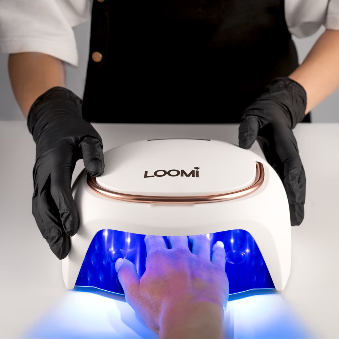 UV LED neglelampe med speilende og romslig kammer