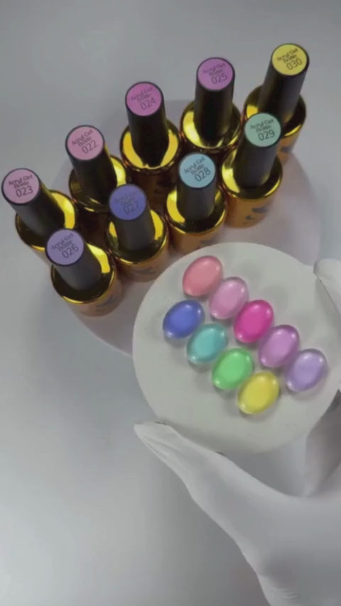 F.O.X Akryl Gel Bottle i sommer trends nyanser, neglene i friske farger.